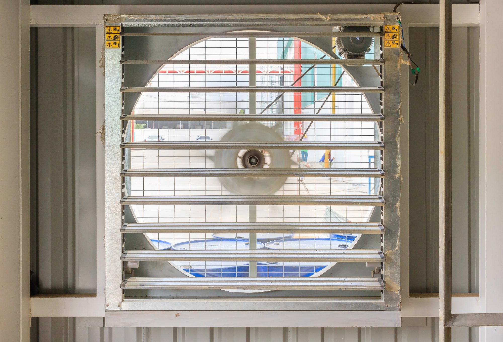 Free License photo источник:vecteezy.com/photo/2085762-steel-fan-on-steel-structure-for-industrial-ventilation-system Free License photo источник:vecteezy.com/photo/2085762-steel-fan-on-steel-structure-for-industrial-ventilation-system